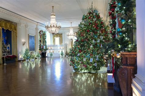 White House Unveils 2023 Holiday Decorations - Tom + Lorenzo