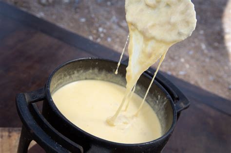 Cómo Preparar Una Rica Fondue De Quesos Artesanales De Rocha Tips