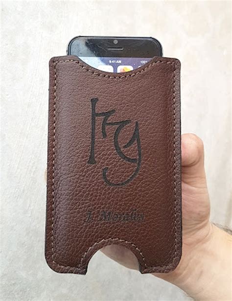 Funda De Piel Con Presilla Para Celular Y Personalizada 650 00 En