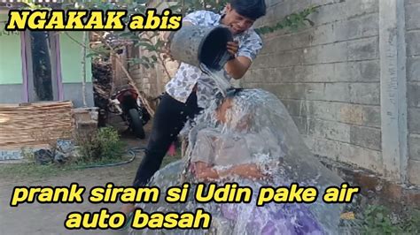 Prank Lucu Siram Si Udin Pake Air Auto Basah Untung Gag Marah YouTube