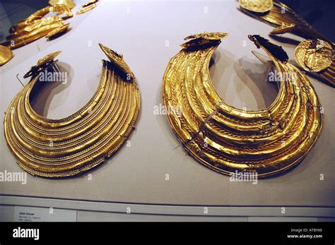 Bronze age artifacts hi-res stock photography and images - Alamy