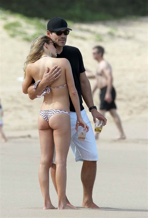 Leann Rimes In Bikini On The Beach In Maui Hawaii Lacelebs Co