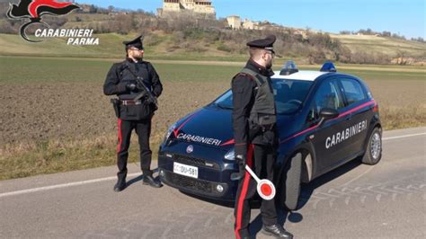 Langhirano Ubriaco Alla Guida Va A Sbattere Contro Un Marciapiede