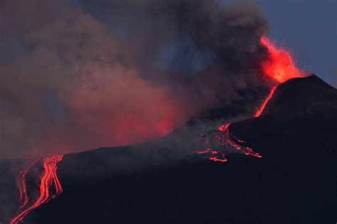 El Volc N Etna Hace Erupci N En Italia Cc News