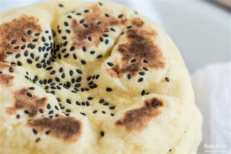 Naan pâine în limba indiană este mai exact o lipie preparată cu