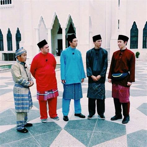 Baju Melayu Brunei / Fashion In Brunei Darussalam - Waktu Banyak