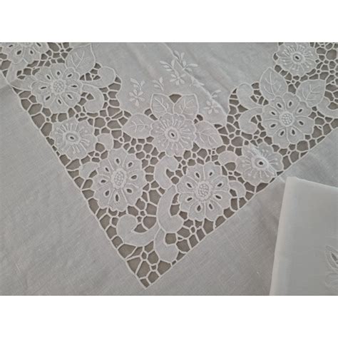 Elegante Tovaglia X Puro Lino Con Ricamo Intaglio E Punto Pieno A Mano