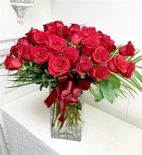 Three Dozen Roses In Seattle Wa Lavassar Florists