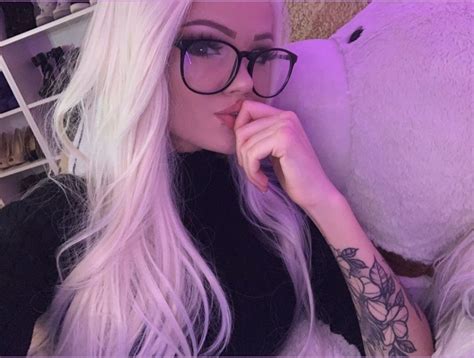 Damn Shes Hot Scrolller