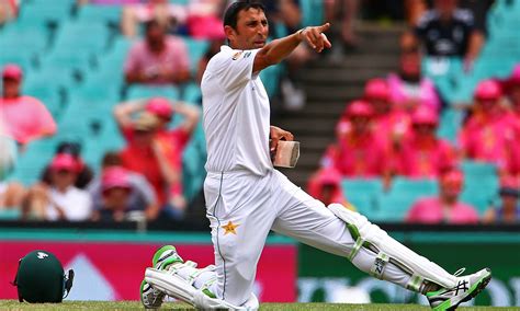 younis  history   cricketer  score test centuries