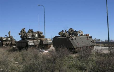 Tank Israel Terobos Kawat Berduri Di Perbatasan Lebanon Palestina