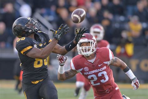 Trophy unveiled for Arkansas-Missouri rivalry