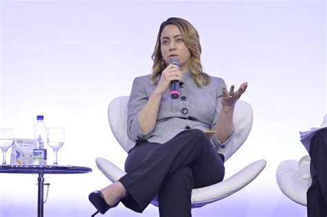 Gloria Reyes presenta acciones de Supérate en Brasil