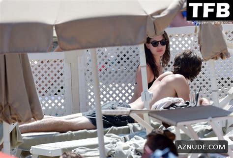 Rainey Qualley Sexy Seen Flaunting Her Hot Figure Wearing A Bikini With Lewis Pullman In