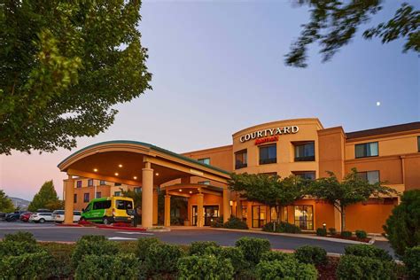 10 Medford, Oregon Hotels To Stay At This Fall And Embrace The Autumn ...