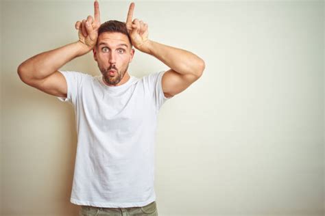 how to pronounce horned