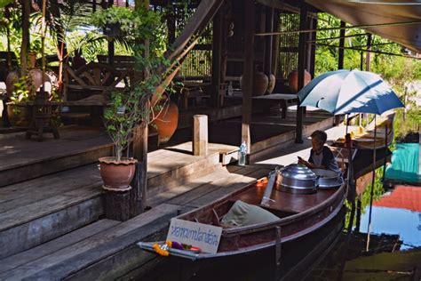 Bang Nam Pheung Floating Market | Floating, Visit thailand, Tourist ...