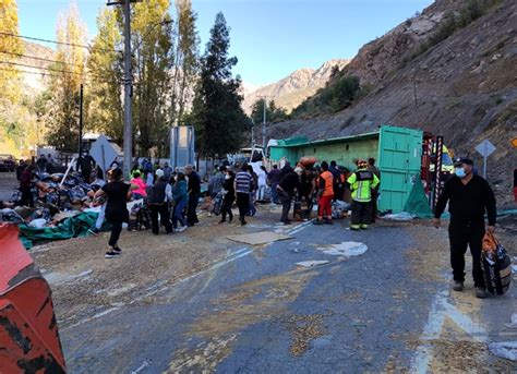 Andes On Line Chofer Lesionado Al Chocar Cami N Argentino Y Volcar