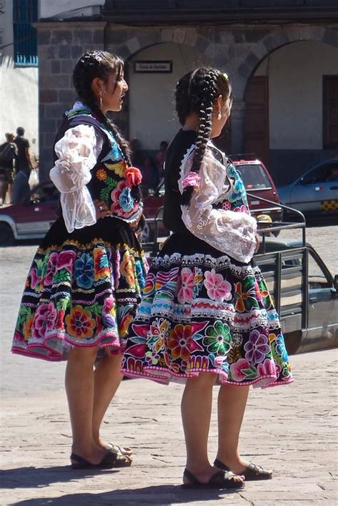 Women Wearing Traditional Costumes Of Cusco Peru Trajes Tipicos Del