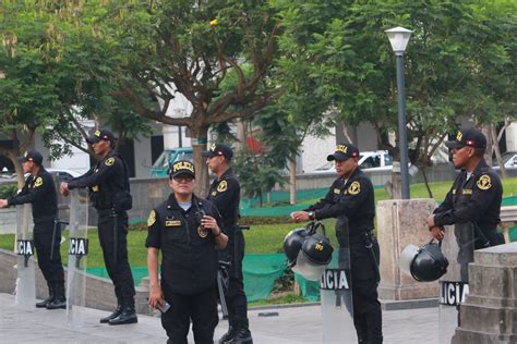 Pnp Vuelve A Desplegar Efectivos En Lima Por Manifestaciones