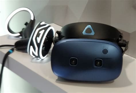 Htc Reveals Two New Vr Headsets The Untethered Vive Cosmos And Gaze