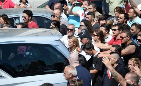 Omicidio Ciro Esposito La Curva Sud Della Roma Con De Santis Un