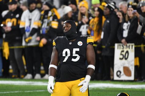 Steelers Dt Keeanu Benton Makes Pff All Breakout Team Yahoo Sports