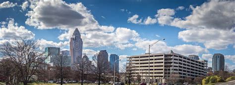 Skyline Da Cidade De Charlotte North Carolina E Do Centro Imagem De