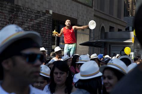 El Desfile Del Orgullo Gay Inunda Sao Paulo De Color