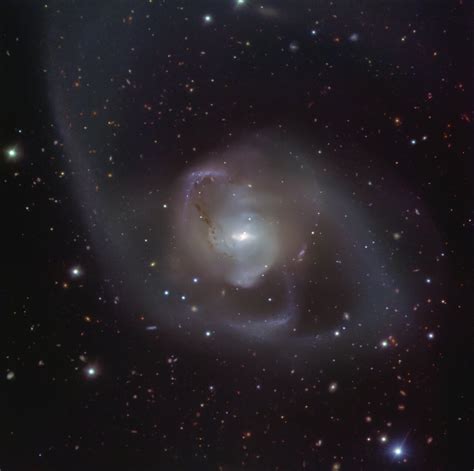 ESO telescope images a spectacular cosmic dance | ESO