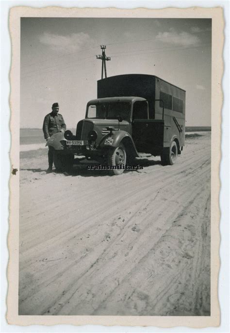 Orig Foto Heer Soldat Mit Beute Lkw Frankreich Belgien In Russland