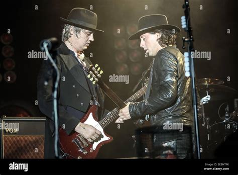 Pete Doherty and Carl Barat of The Libertines closing the 2015 Reading ...