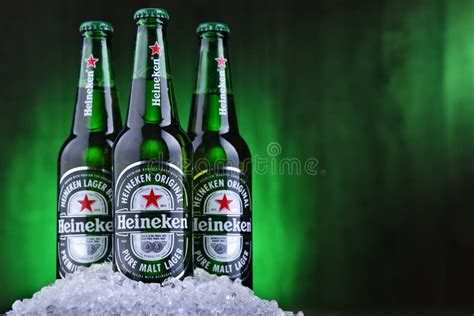 Tres Botellas De Cerveza Heineken Foto De Archivo Editorial Imagen De