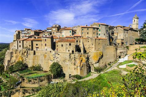 Farnese Il Borgo Set De Il Pinocchio Di Comencini Viaggiart