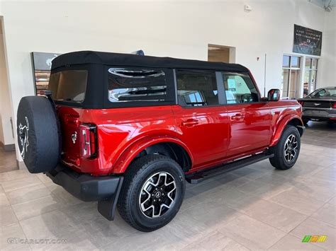 Hot Pepper Red Metallic 2022 Ford Bronco Outer Banks 4x4 4 Door