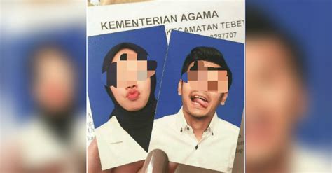 Bakal Pengantin Bagi Gambar Passport Dengan Swafoto Free Style Untuk Daftar Perkahwinan Dah