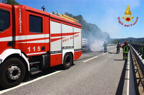 Autotreno In Fiamme Sull A16 Ad Avellino Corsia Nord Chiusa Durante L