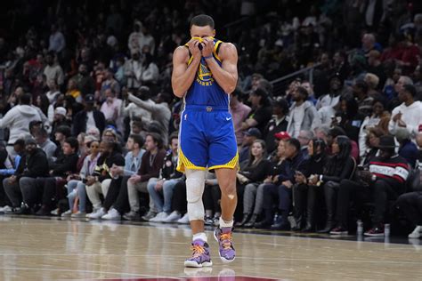 NBA Steph Curry Scores 60 But Warriors Lose To Hawks In OT