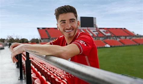 Jogador De Futebol Gay Teme Escala O Para Copa Do Mundo Na Ar Bia Saudita N O Aprovam A Forma