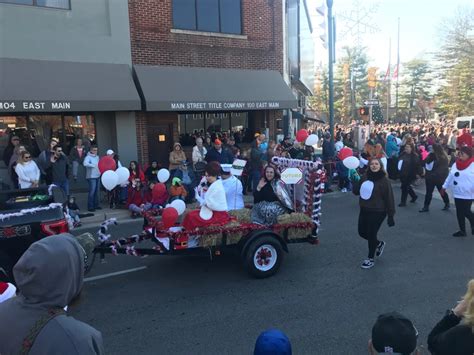 PHOTOS: 2019 Johnson City Christmas Parade | WJHL | Tri-Cities News & Weather