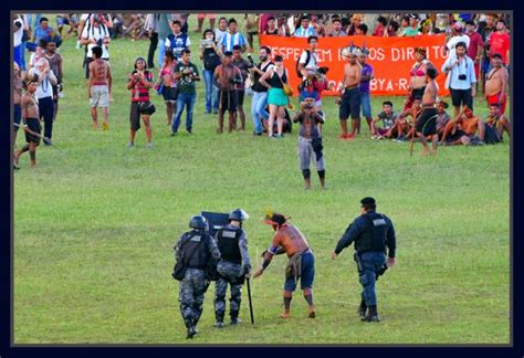 2017 25 De Abril Índios E Polícia Entram Em Confronto Orlando