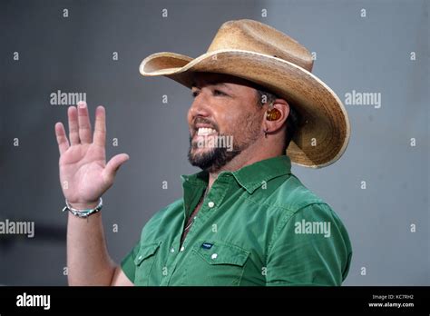 Nueva York Ny De Agosto El Cantante Jason Aldean Act A En