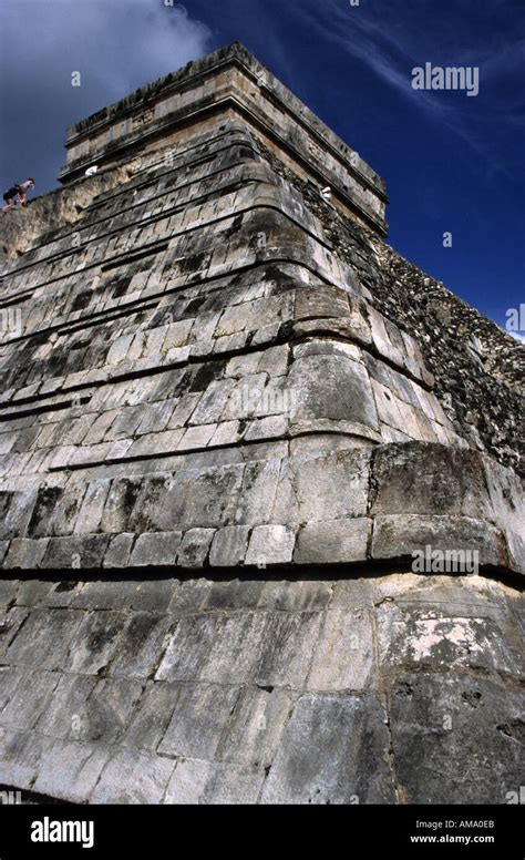 Mayan temple Chichen Itza Mexico Stock Photo - Alamy