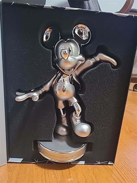 NEW Disney Milestone Statue D23 Mickey Mouse Leader Of The Club