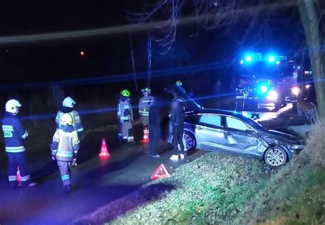 Auto wylądowało w rowie kierowca trafił do szpitala AKTUALIZACJA