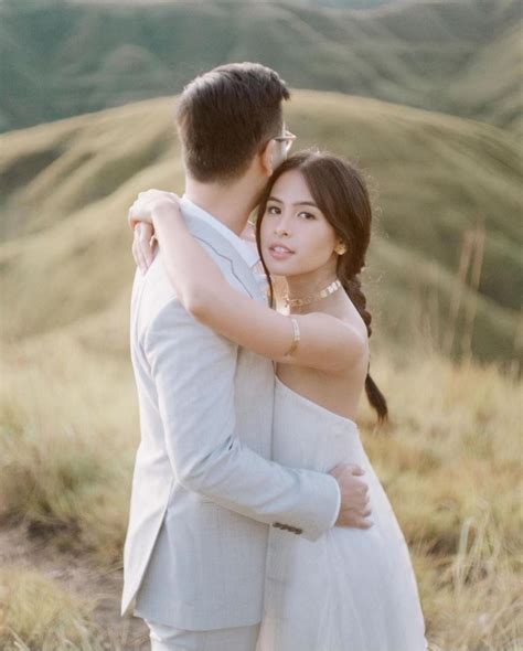 5 Potret Prewedding Maudy Ayunda Dan Jesse Choi Tampilkan Hanbok Elegan Hingga Casual Sporty