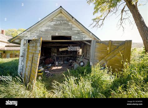 Abandoned Garage Hi Res Stock Photography And Images Alamy