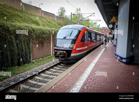 Regionalexpress Zug der Deutschen Bahn DB Regio Südost RE2 Ziel Erfurt