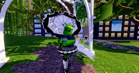 Helpful Alien From Robeats In Royale High What He Gonna Do Tho 😳😳😳 R Royalehigh Roblox