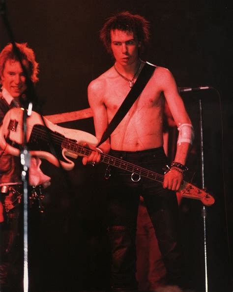 Sid Vicious De Los Sex Pistols El Maestro Del Bajo Zicoydelia